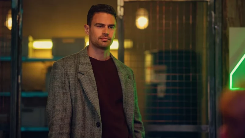 Хью Бонневилль присоединился ко второму сезону «Джентльменов»